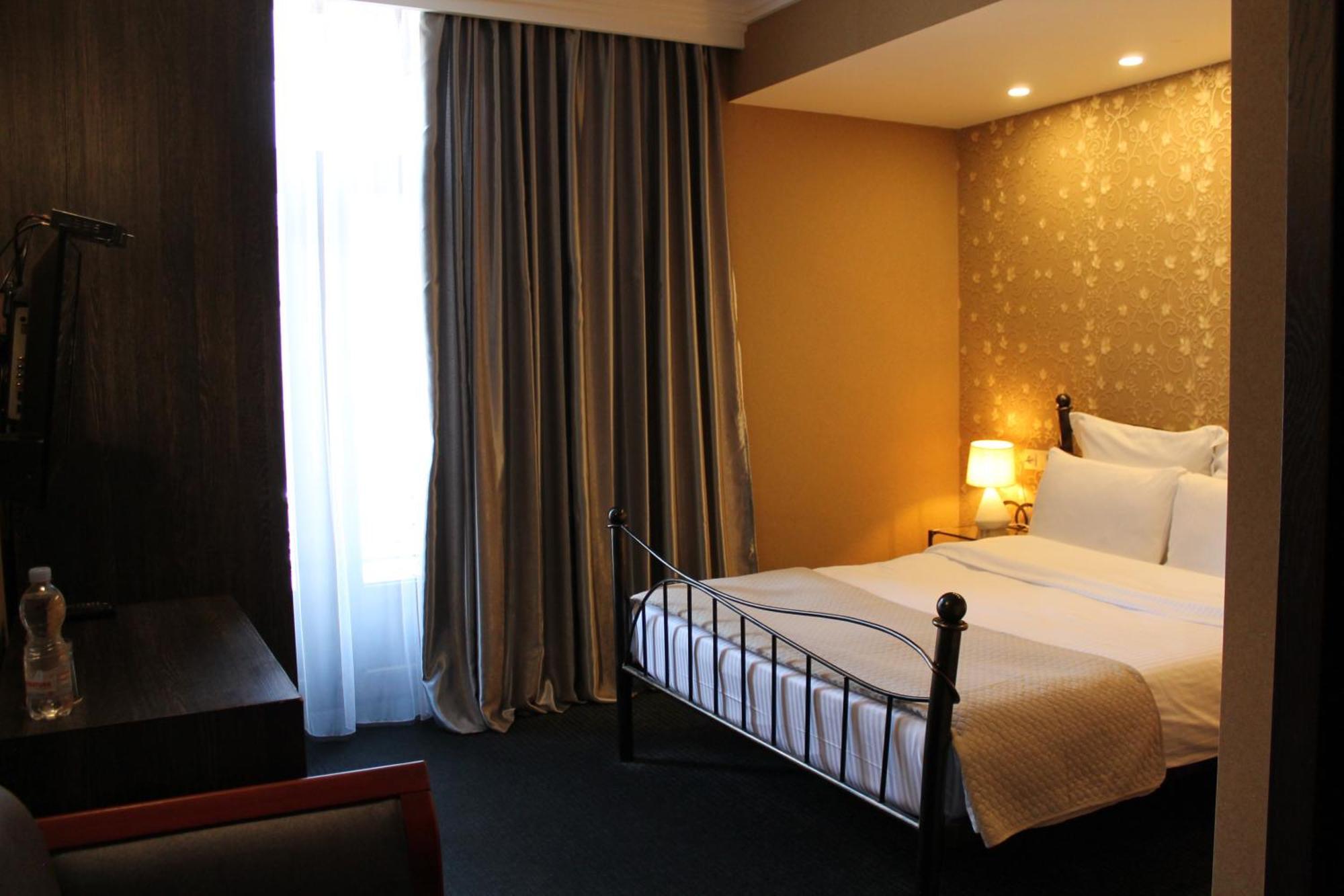 Redline Hotel Tbilisi Exteriör bild